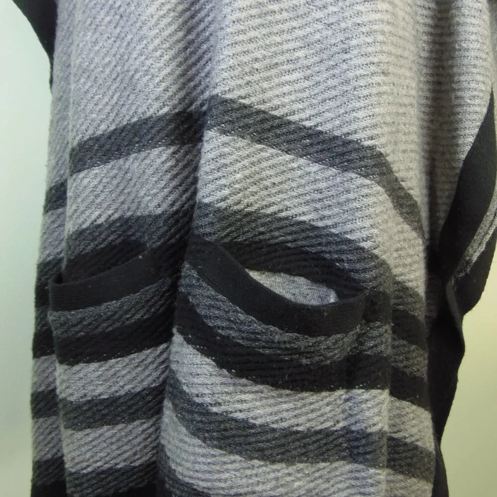 J.‎ Jill Elegant Gray w/Black Poncho Wool Blend Sz. OS and POCKETS